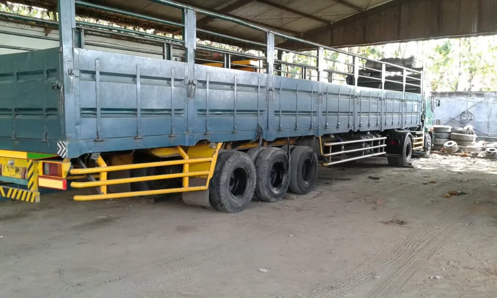 trailer bak three way